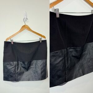 Harve Benard Black Faux Wrap Faux Leather Women’s Mini Skirt (Large)